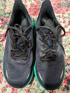 Hoka One One Women's Navy and Teal Running Shoes Clifton 8.